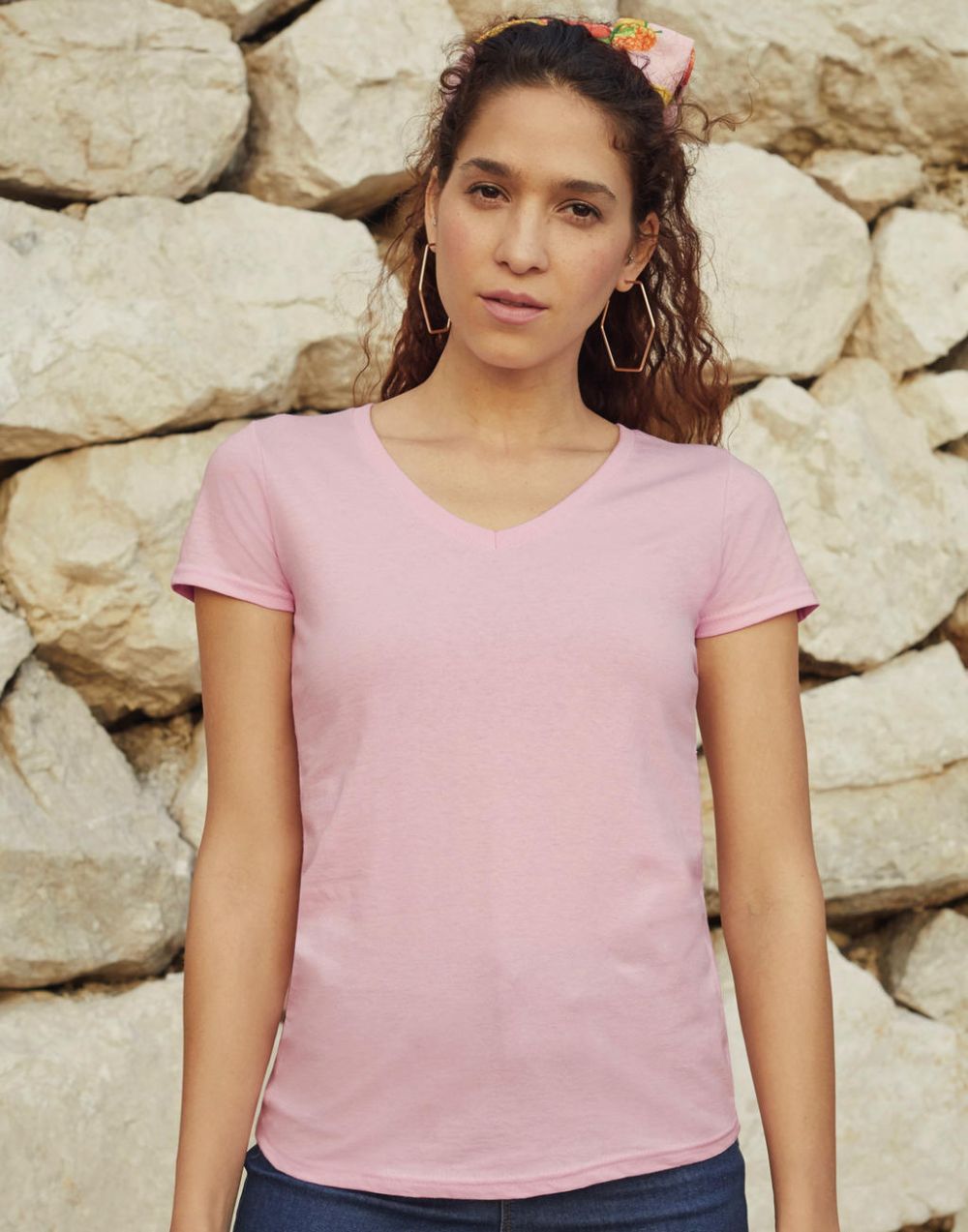 Camisetas manga corta fruit of the loom cuello v valueweight corte femenino con logo vista 1