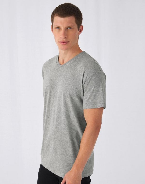 Camisetas b&c exact v neck con impresión vista 1